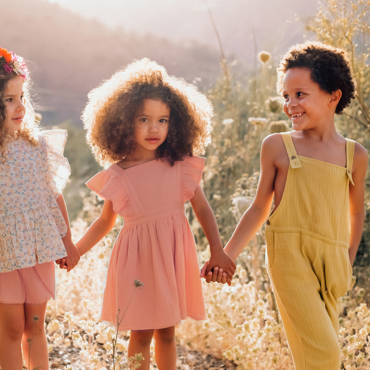 Littleriddlestore-Jardineiras-Overalls-Amuel-Honey-Organic-Louise-Misha-04.jpg_77559578f28eb9e12b6dd28287e54a31_stae.jpg