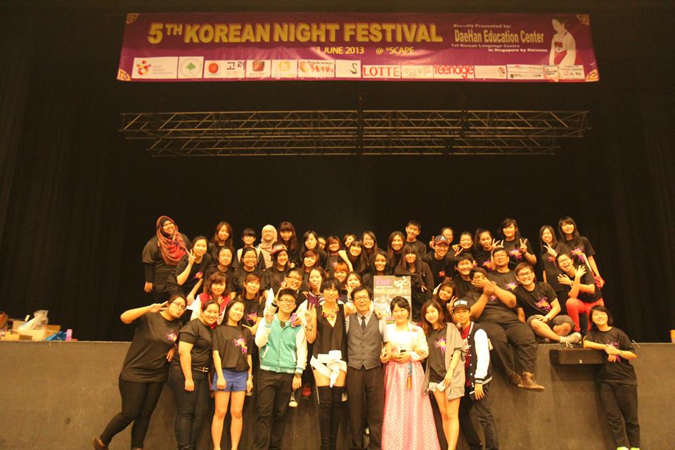 job_b_with_volunteers2002.jpg