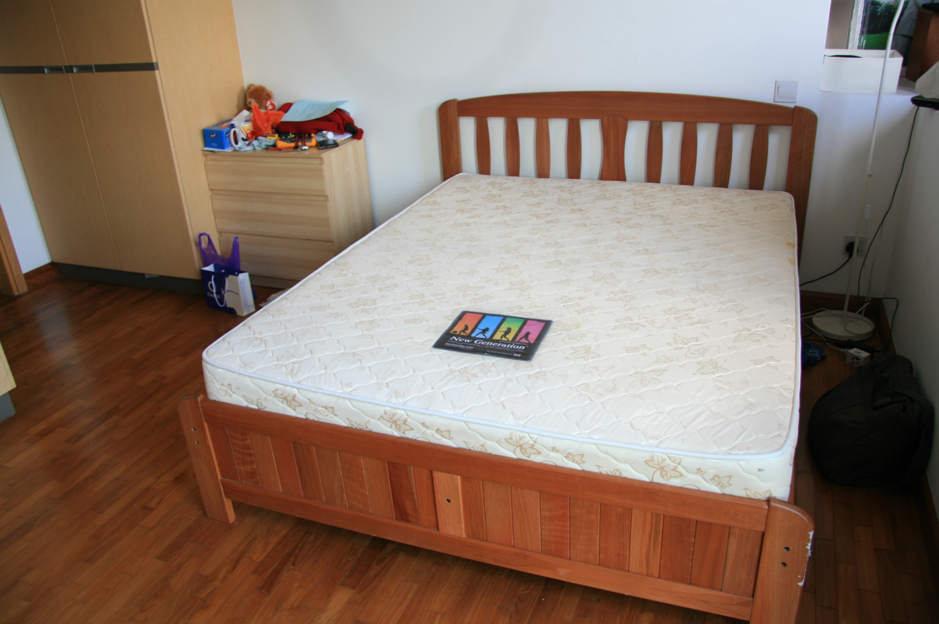 mkt_QueensBed2001.JPG
