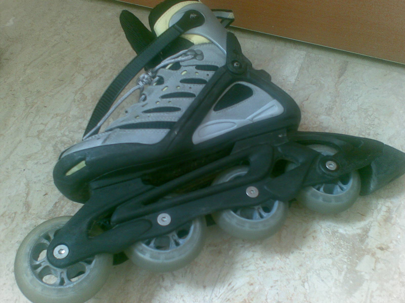 mkt_RollerBlade12001.jpg