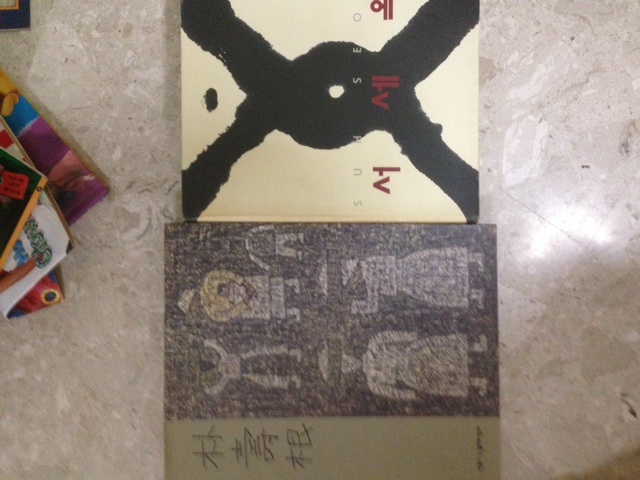mkt_art_books1001.JPG