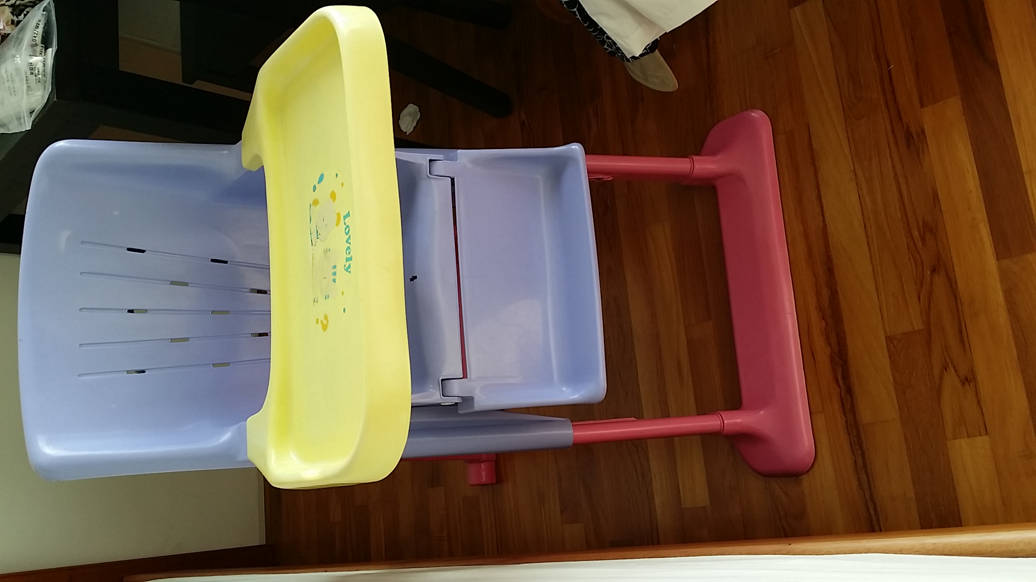 mkt_baby_high_chair1001.jpg