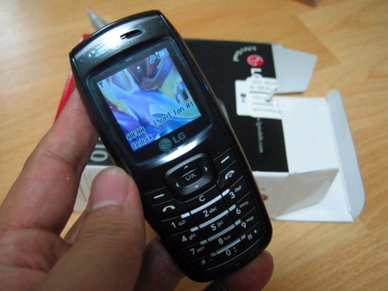 mkt_cellphone2001.bmp