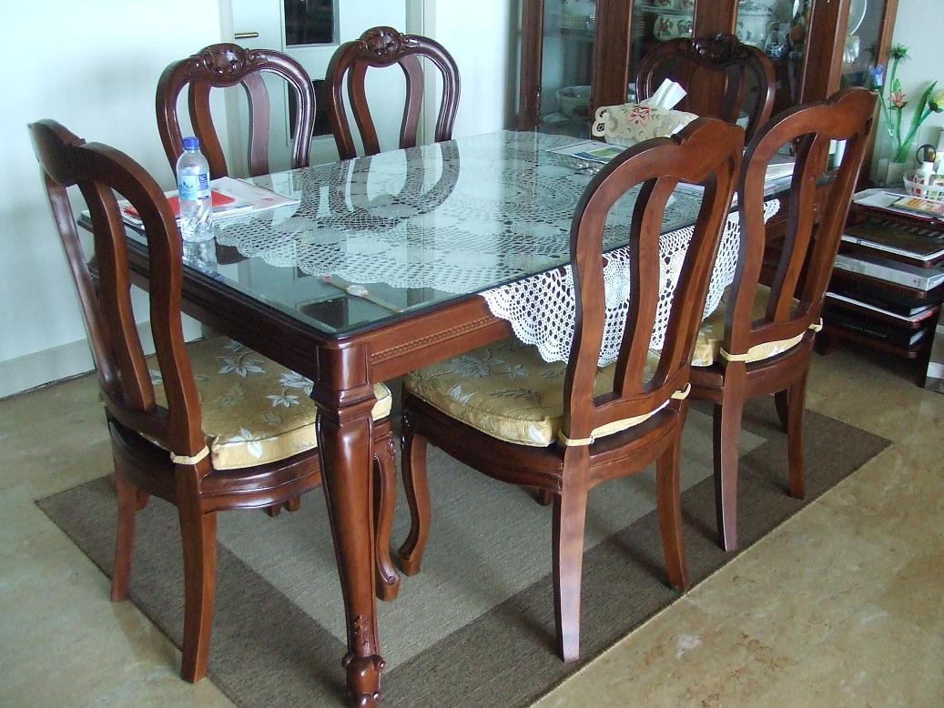 mkt_dining_table2001.jpg