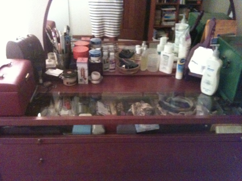 mkt_dresser_top13001.jpg