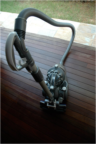 mkt_dyson032001.jpg
