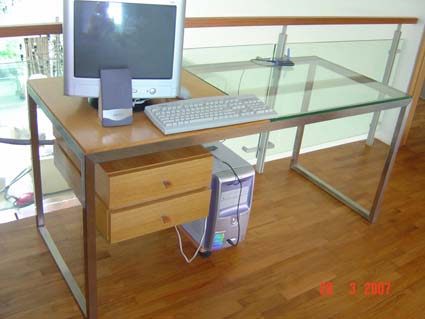 mkt_glass_desk1.JPG