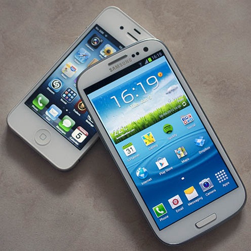 mkt_iphone5_vs_galaxy_s31.jpg