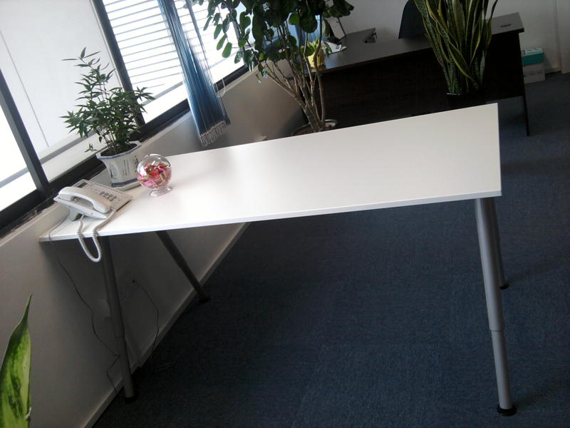 mkt_office_meeting_table_13001.jpg