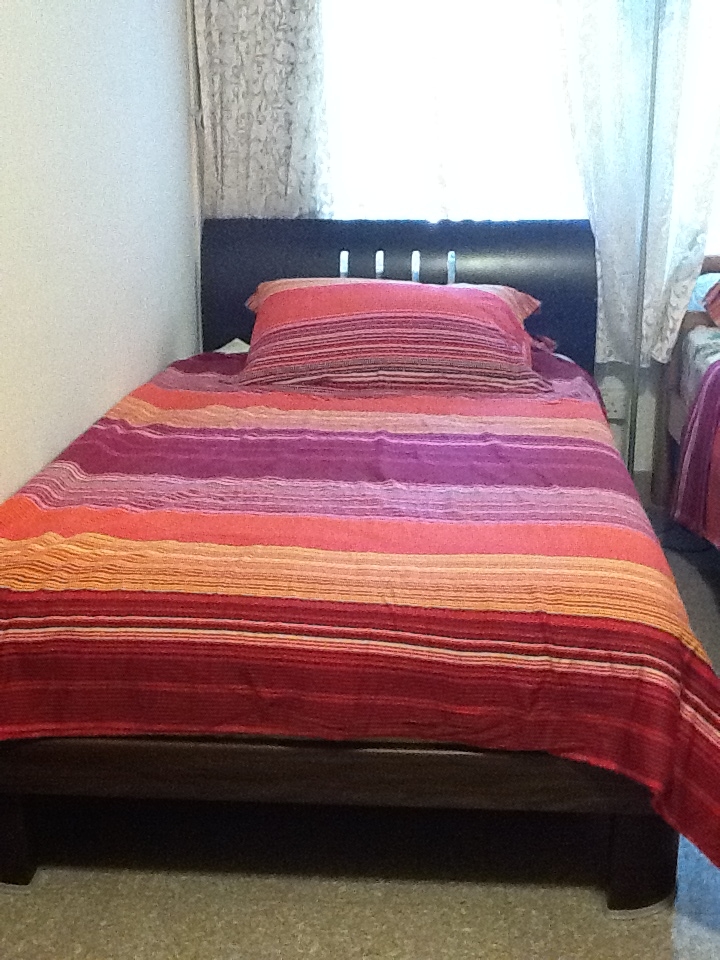 mkt_photo_4_twin_sized_bed1.JPG